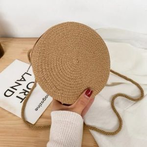 Round straw bag
